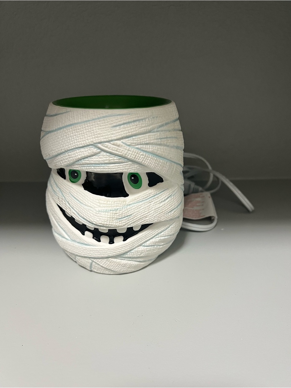 Scentsy White Mummy Wax Warmer with Green Interior